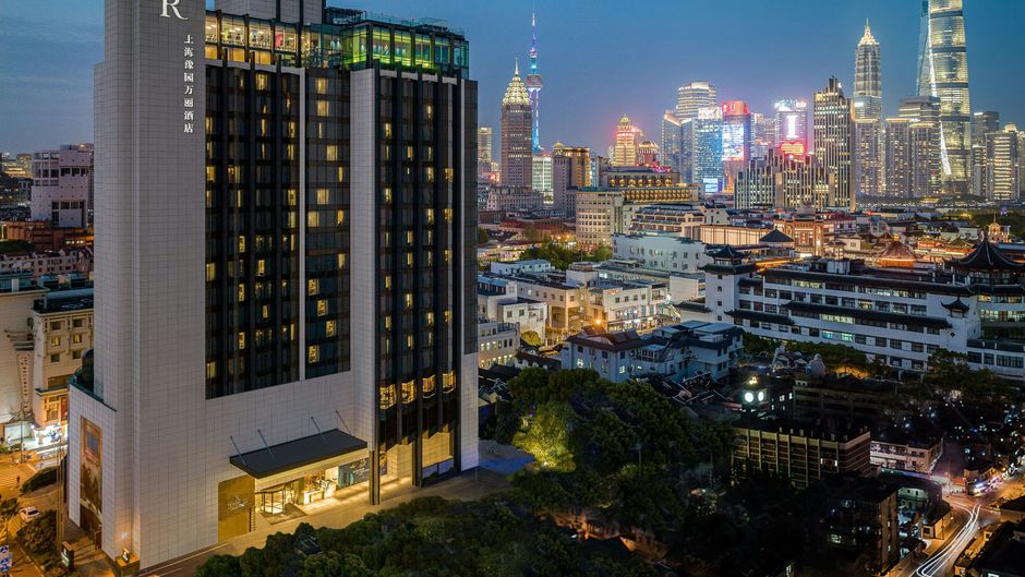 Renaissance Shanghai Yu Garden Hotel Exterior