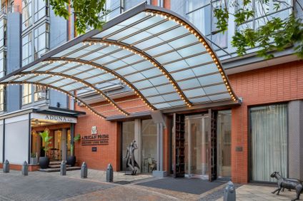 African Pride Melrose Arch, Autograph