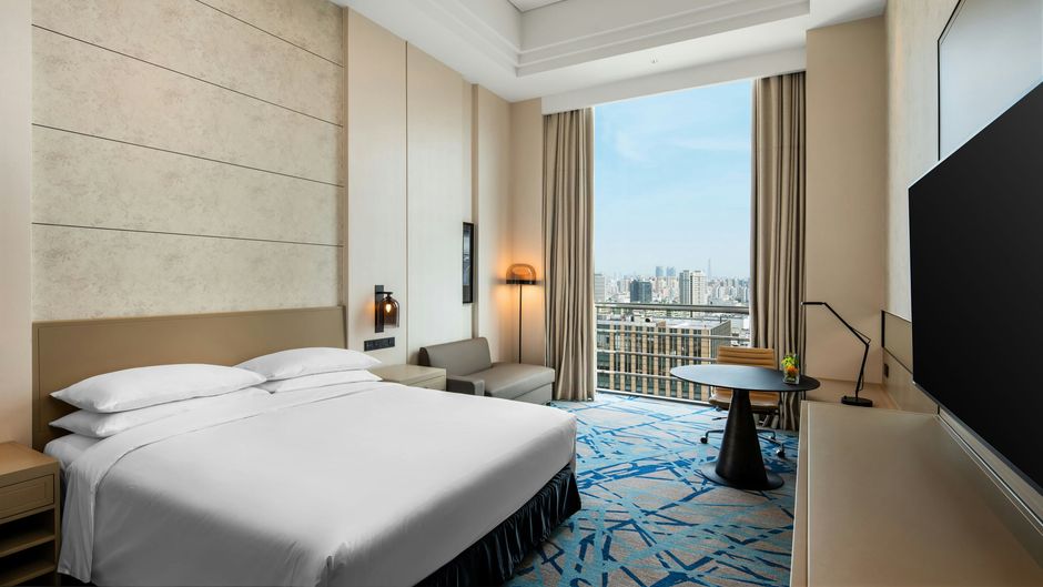 Renaissance Shanghai Caohejing Hotel Suite