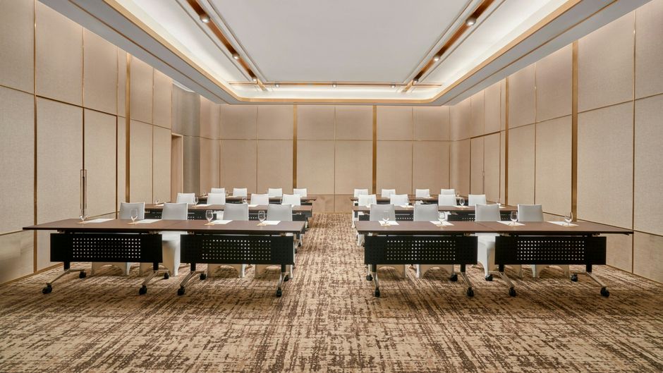 Vinpearl Landmark 81, Autograph Coll Meeting