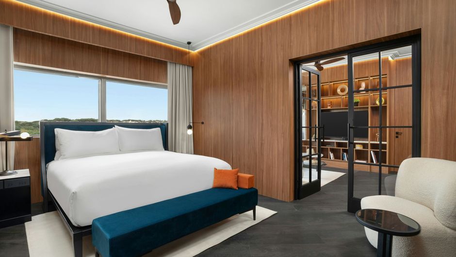 Cardo Roma, Autograph Collection Suite