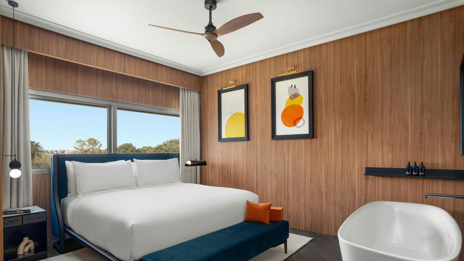 Cardo Roma, Autograph Collection Room