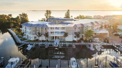 Waterline Villas & Marina, Autograph Col