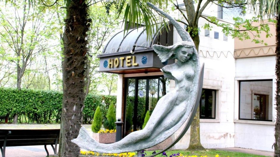 Hotel Garden Exterior