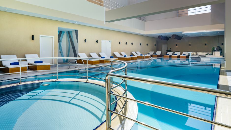 Grand Millennium Al Wahda Pool