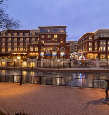 Hotel Indigo Naperville Riverwalk