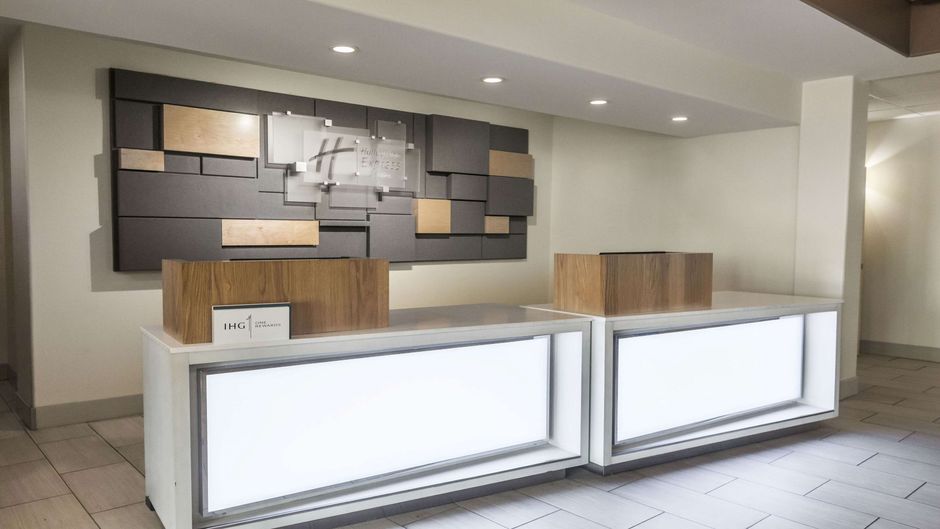 Holiday Inn Express/Suites Regina-South Exterior