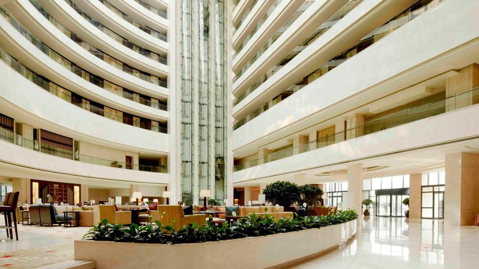 Renaissance Tianjin Lakeview Hotel Lobby