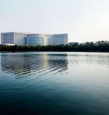 Renaissance Tianjin Lakeview Hotel