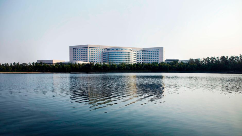 Renaissance Tianjin Lakeview Hotel Exterior