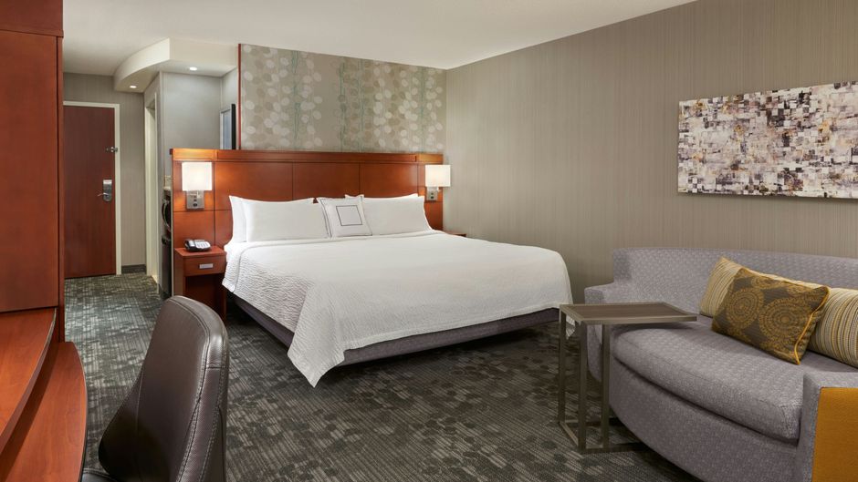 Courtyard Kingston Room