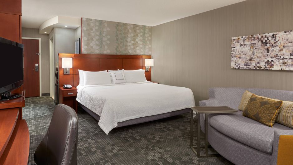 Courtyard Kingston Room