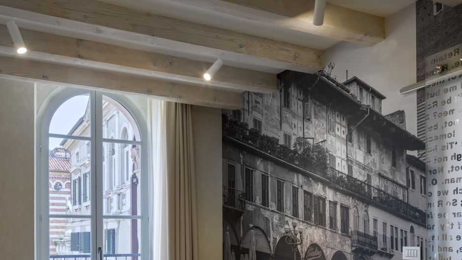 Lords of Verona Apartments Room