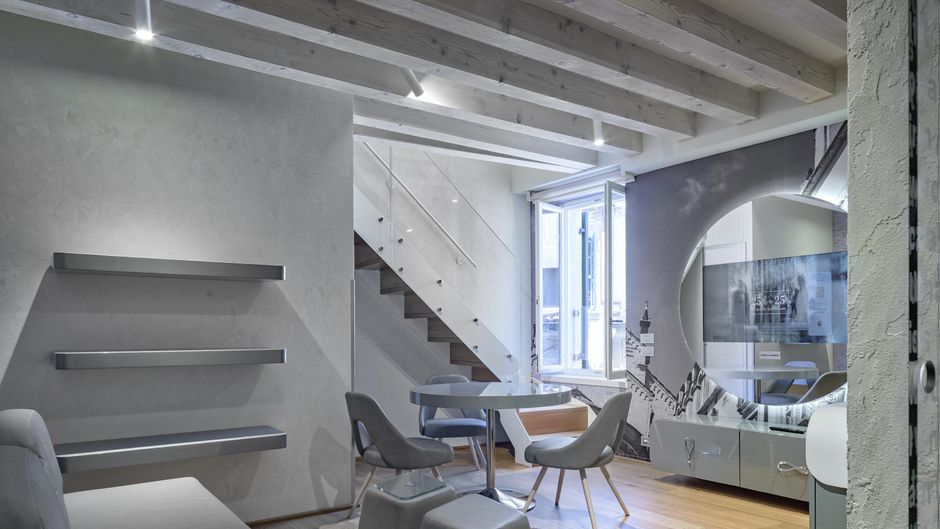 Lords of Verona Apartments Room