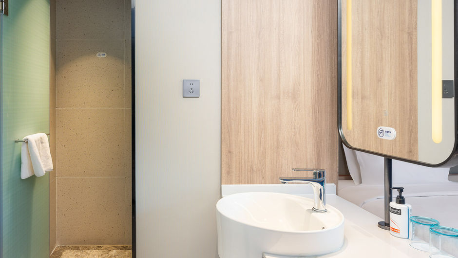 Holiday Inn Exp City Center Room