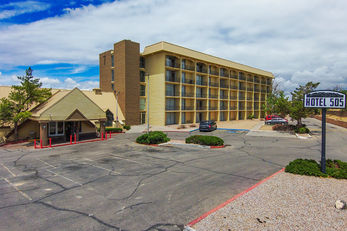 Hotel 505
