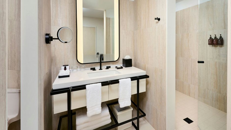 The Pearle Hotel & Spa, Autograph Coll Room