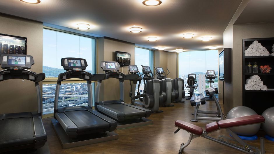 Renaissance Tower Hotel Zurich Health Club