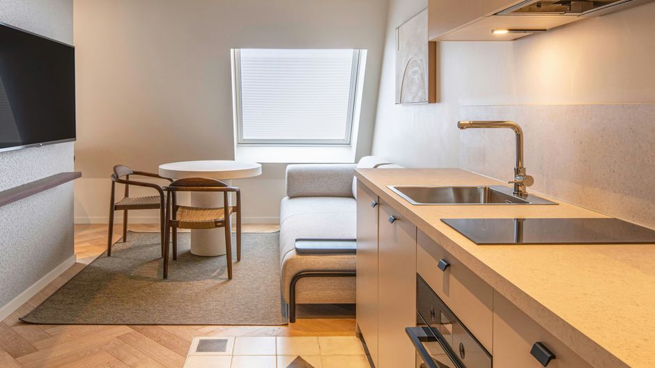 Marriott Exec Apts European Quarters Room
