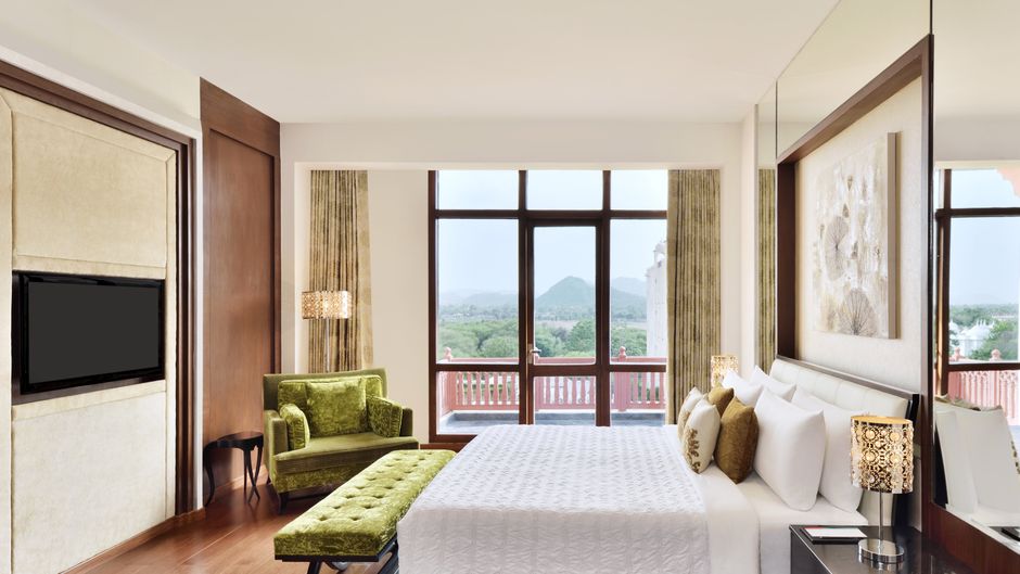 Le Meridien  Jaipur Resort & Spa Suite
