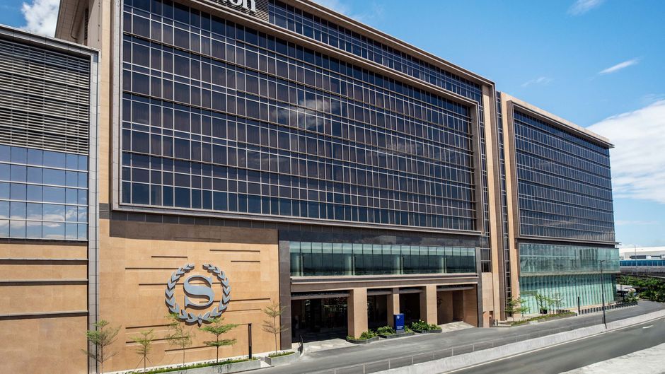 Sheraton Manila Hotel Exterior