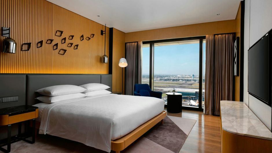 Sheraton Manila Hotel Room