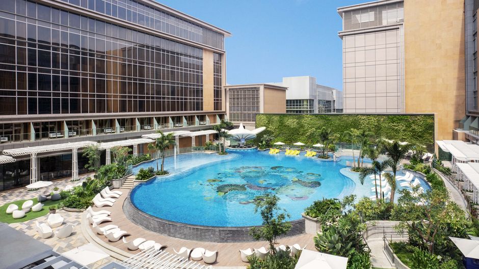 Sheraton Manila Hotel Pool