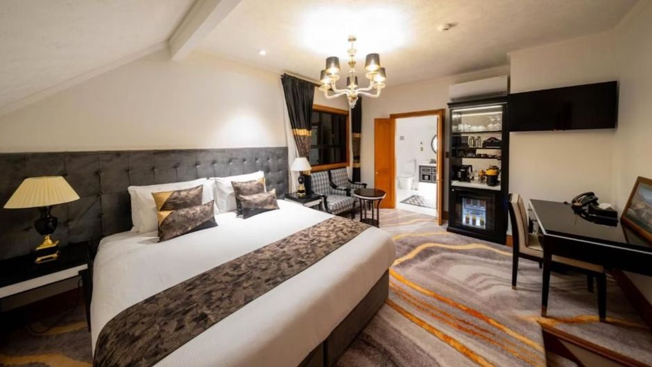 Hana Lodge Room