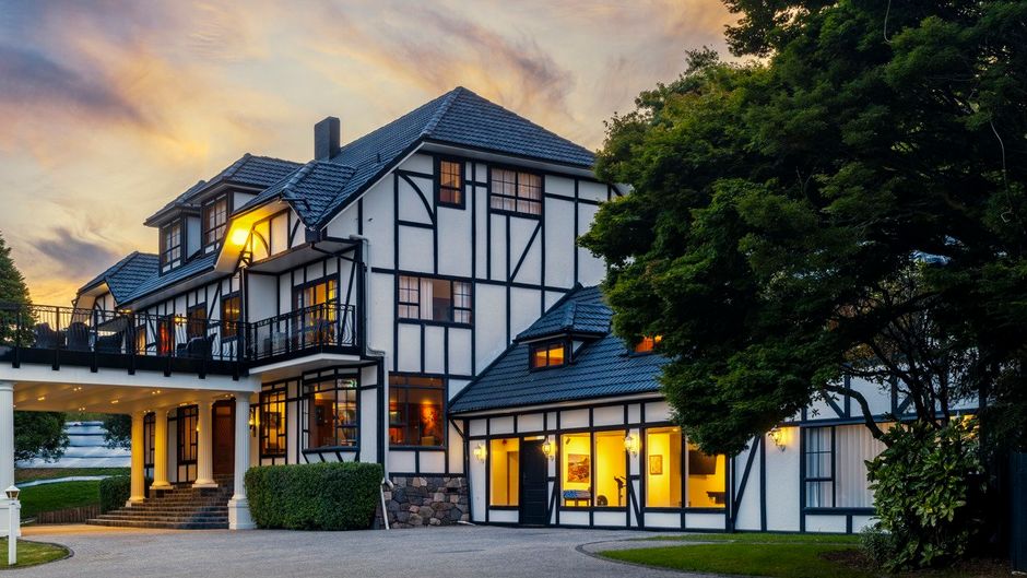 Hana Lodge Exterior