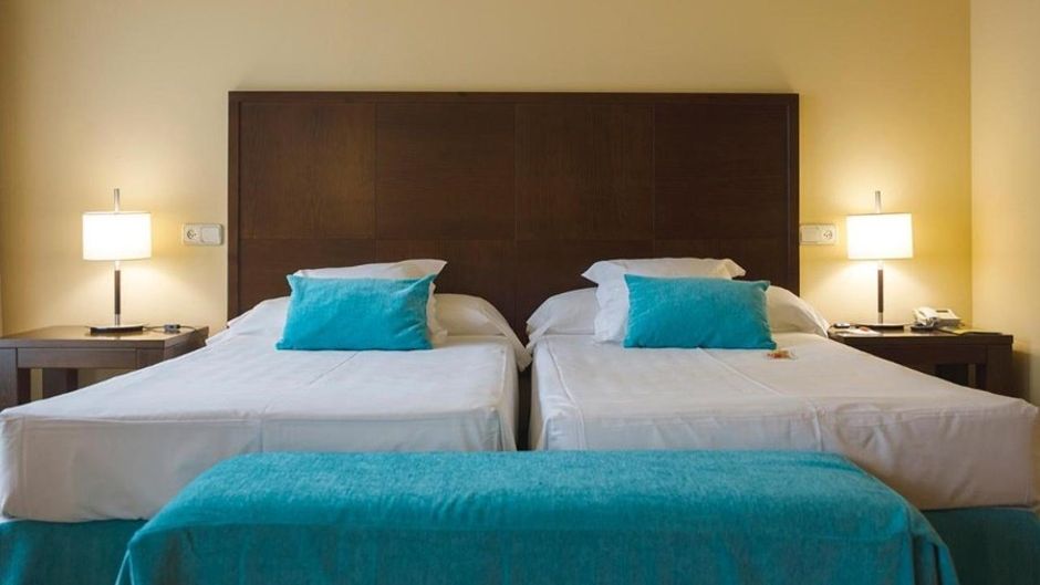 Gran Hotel Ciudad de Barbastro Room