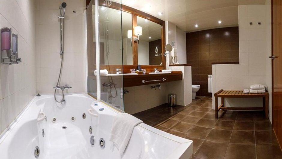 Gran Hotel Ciudad de Barbastro Room