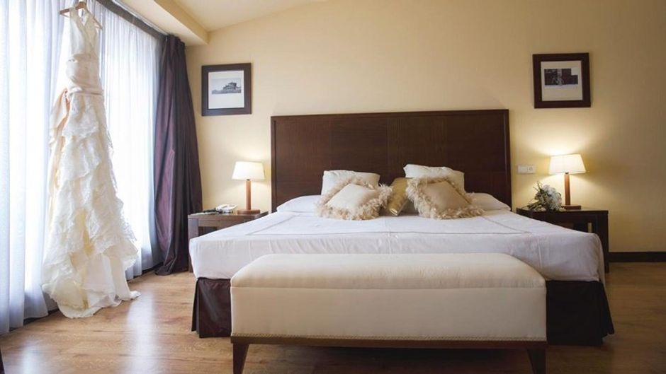 Gran Hotel Ciudad de Barbastro Room