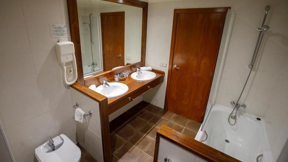 Gran Hotel Ciudad de Barbastro Room