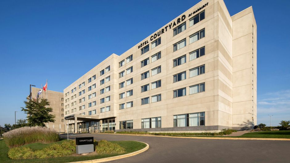 Courtyard by Marriott Montreal Airport Exterior