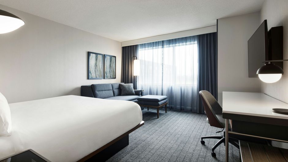 Courtyard by Marriott Montreal Airport Room