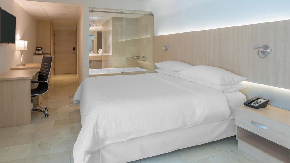 Four Points by Sheraton Barranquilla Room