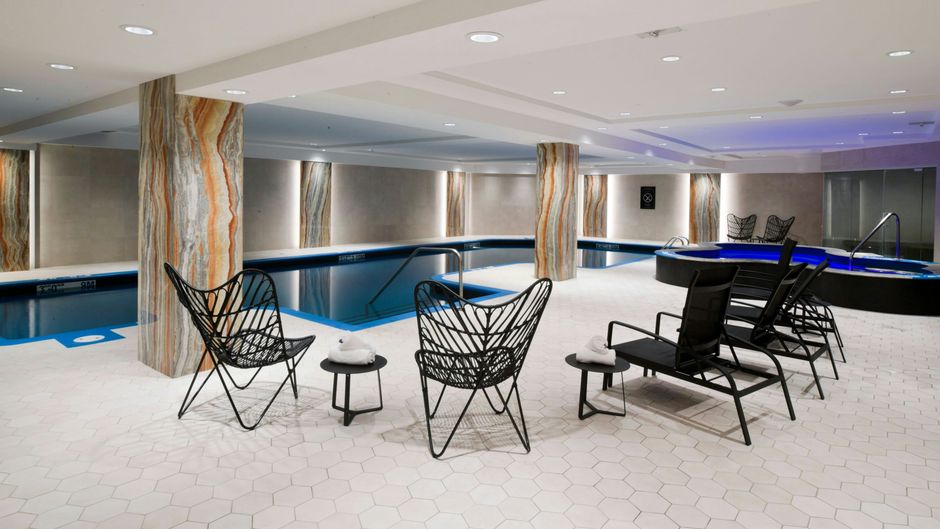 Sheraton Laval Hotel Pool