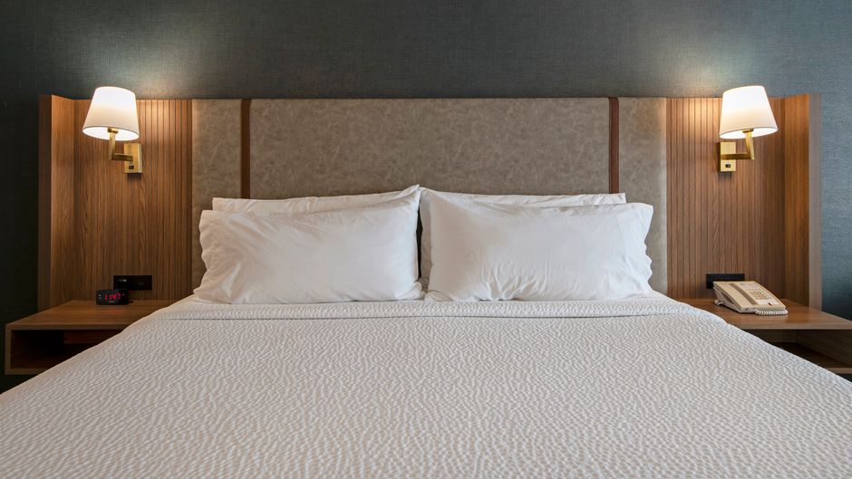 Holiday Inn Hotel & Suites Kamloops Room