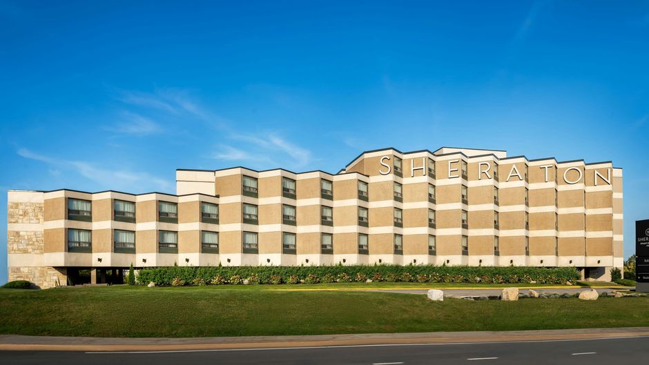 Sheraton Montreal Airport Hotel Exterior