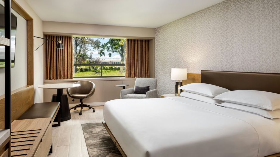 Sheraton Montreal Airport Hotel Room
