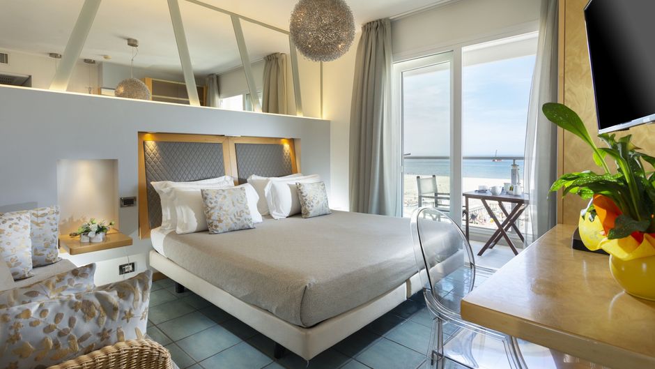 Club House Hotel Room