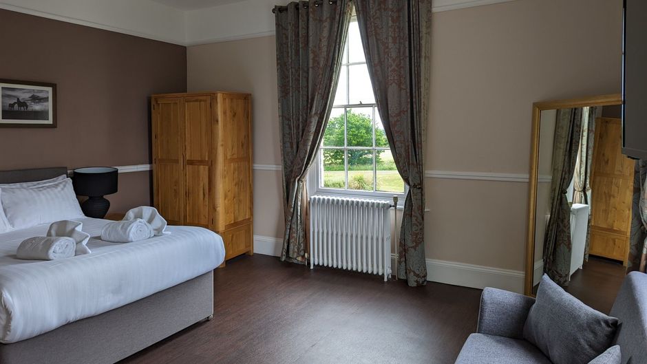 Mortimer Arms Hotel Room