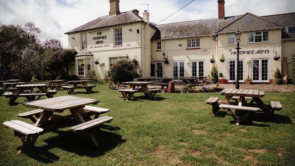 Mortimer Arms Hotel Exterior
