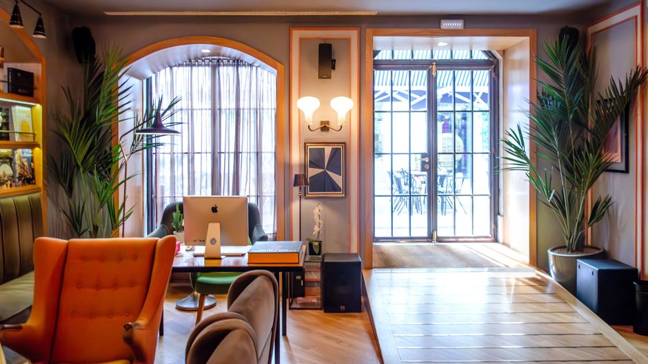 Brown's Central Hotel Lobby