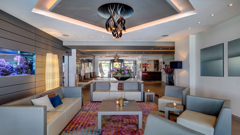 Hotel Beaulac Lobby