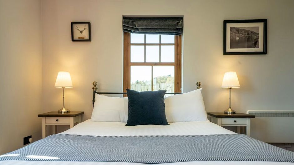 Oak Tree Inn Room