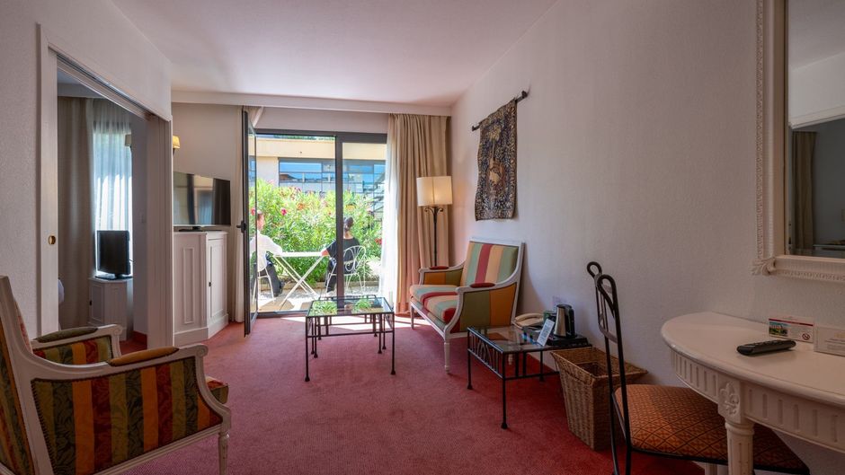 Avignon Grand Hotel Room