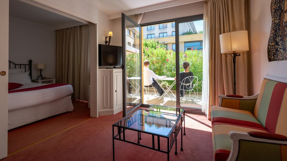 Avignon Grand Hotel Room