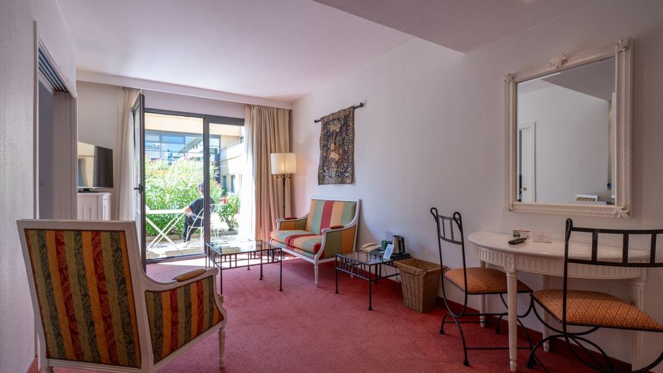 Avignon Grand Hotel Room