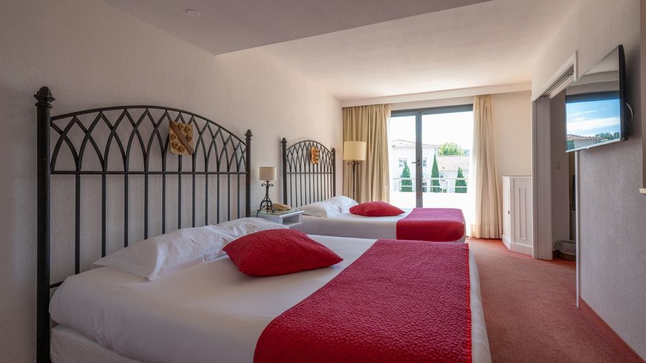 Avignon Grand Hotel Room